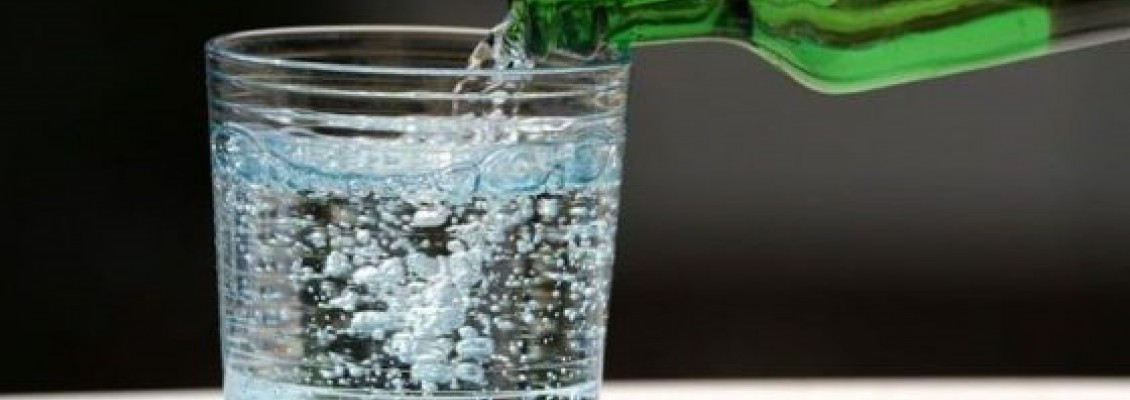 HEALTHY SKIN WITH CARBONATED WATER